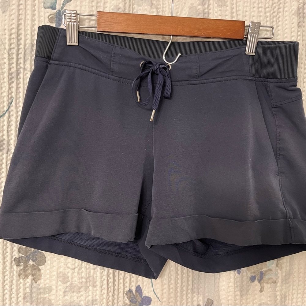 Athleta Women’s Navy Metro Downtown 4 Inch Athletic Shorts